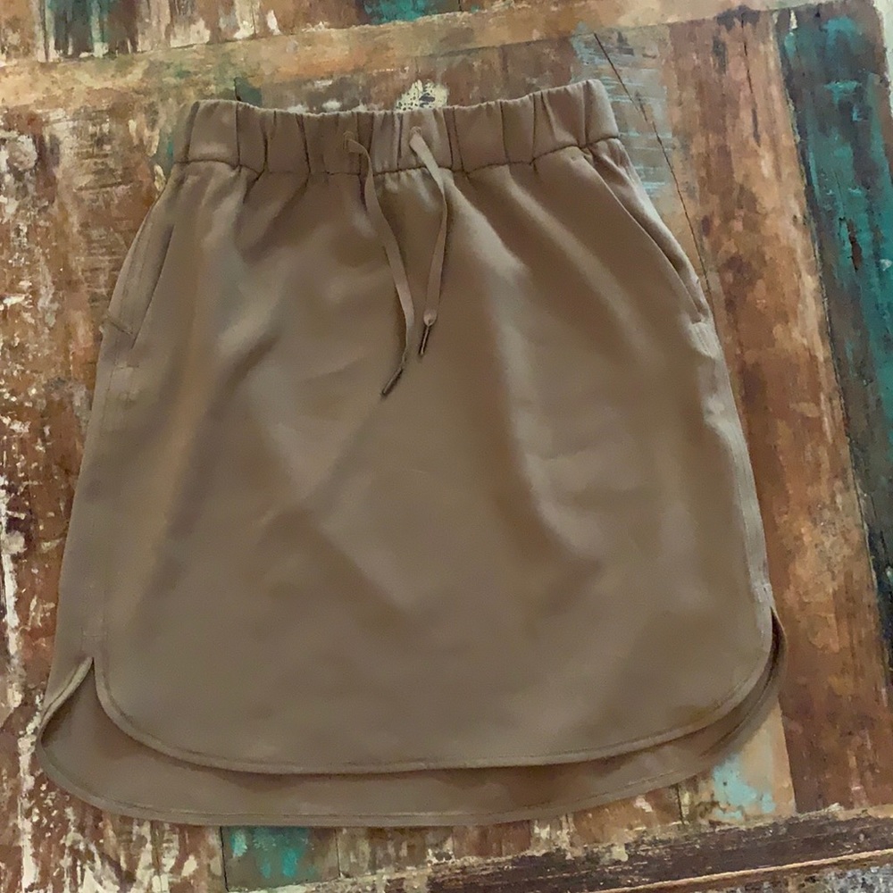 Lululemon khaki skirt size 6. Excellent condition.
